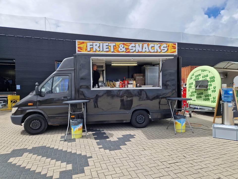 De foodtruck van Frietje Patat op locatie